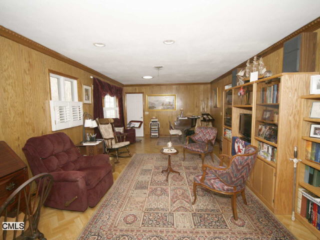 9 Old Logging Rd, Stamford, CT 06903