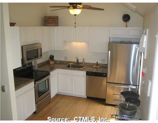 21 YANKEE GLEN RD, Madison, Connecticut Homes & Land - Real Estate