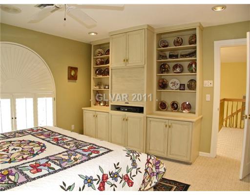 16 Princeville Ln, Las Vegas, NV 89113