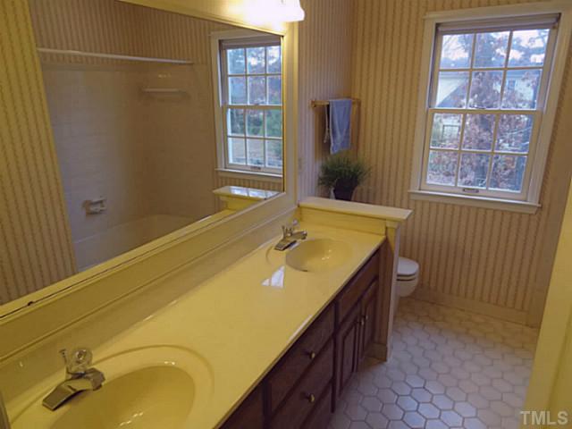 1912 Bearkling Place, Chapel Hill, NC 27517